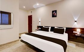 Townhouse Oak Bhooja Hotels